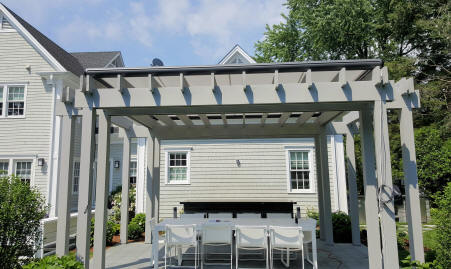 Outdoor Dining Area under Pergola with Pinnacle